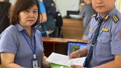 Tiếp viên đường sắt trả lại tài sản cho du khách người Đức