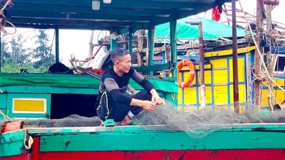 អ្នក​នេសាទ​ភ្នែក​ក្រហម​រក​មិត្តភ័ក្ដិ​ទៅ​លេង​សមុទ្រ