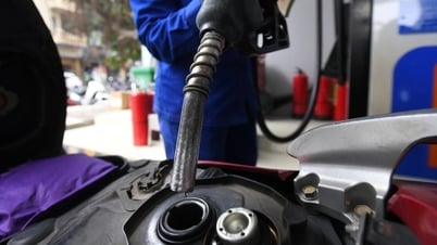 Qu'est-ce qui provoque l'augmentation des prix de l'essence, certains jusqu'à près de 1 500 VND/litre ?