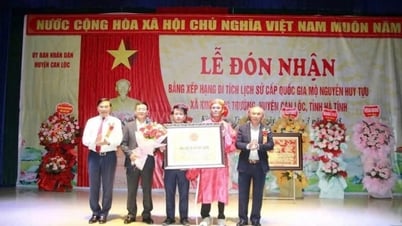 Ceremony to receive the National Monument Ranking Certificate of Nguyen Huy Tuu's Tomb
