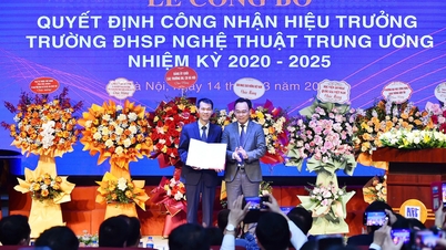 Trao Quyết định Hiệu trưởng Trường Đại học Sư phạm Nghệ thuật Trung ương