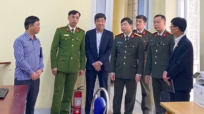 ស្នងការ​នគរបាល​ខេត្ត Bac Giang ត្រួតពិនិត្យ​ប៉ូលិស​ថ្នាក់​ឃុំ