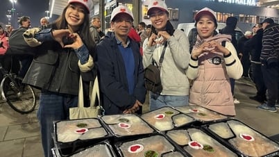 Hot meals on the platform