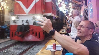 Train Street Coffee Street ក្នុងទីក្រុងហាណូយ៖ តើគួរកម្ទេចចោល ឬរក្សាទុកសម្រាប់គោលបំណងទេសចរណ៍?