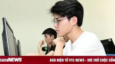 バクニン省出身の別の学生がハノイ工科大学で思考力評価試験をリード