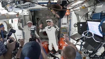 អវកាសយានិក NASA ចាប់ផ្តើមធ្វើដំណើរត្រឡប់មកផែនដីវិញ។