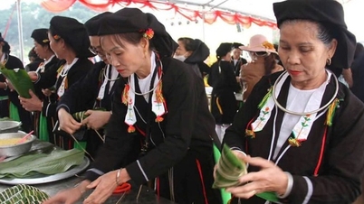 타이티엔 축제에서 혹등고래 정케이크를 포장하는 독특한 경험