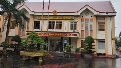 ផ្អាក​ការ​ប្រជុំ​ជា​បណ្ដោះ​អាសន្ន​ដើម្បី​ជ្រើស​រើស​ប្រធាន​ស្រុក​មួយ​បន្ថែម​ទៀត​នៅ​ដាកឡាក់