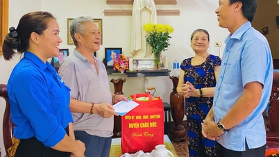ថែទាំ និងលើកកម្ពស់តួនាទីរបស់មនុស្សចាស់
