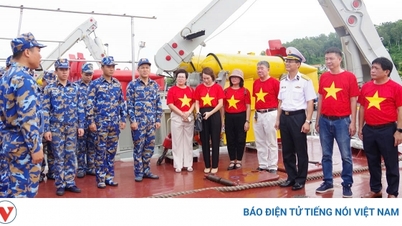 VOV delegation exchanges with officers and soldiers of Naval Region 3