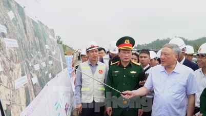 Phó Thủ tướng Nguyễn Hòa Bình thị sát cao tốc Hòa Liên - Túy Loan