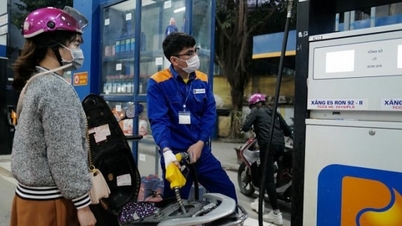 Giá xăng RON 95 vượt 20.000 đồng một lít