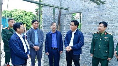1838년 운영위원회는 응이아단 지역의 공로자와 가난한 사람들을 위한 주택 건설 및 수리 진행 상황을 검사합니다.