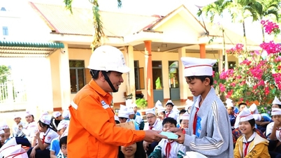 Gia Nghia Electricity ផ្សព្វផ្សាយជំនាញសន្សំសំចៃអគ្គិសនីដល់សិស្សានុសិស្ស