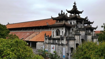 La plus belle église du Vietnam se trouve à Ninh Binh, entièrement construite en pierre et en bois de fer.