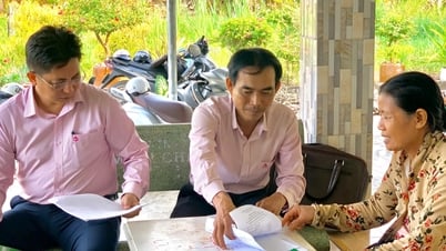 Ngân hàng Chính sách xã hội tỉnh làm việc tại huyện Thạnh Hóa