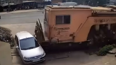 Une barrière ferroviaire s'ouvre anormalement, provoquant un accident de voiture à Bac Giang