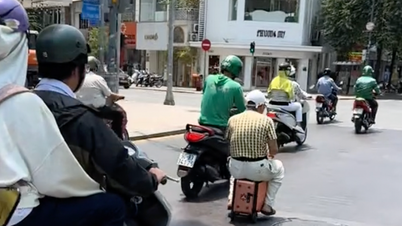 Công an xác minh clip người đàn ông 'cưỡi' vali chạy bon bon trên phố