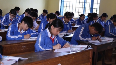 ダック・ノンは初めて、10年生の入学試験の組織を試行します。