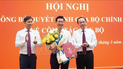 Announcing the Politburo's decision to approve the Secretary of the Tay Ninh Provincial Party Committee