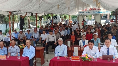 La zona residencial de Huong Que Dong (comuna de Que Phu) celebra el 50 aniversario de la liberación de Quang Nam