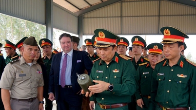 US provides $700,000 in aid to build an explosives disposal training ground in Hanoi