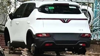 New car without sidewalk parking sign, all 4 wheels 'disappeared'