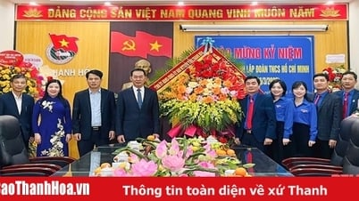 Phó Bí thư Tỉnh ủy Trịnh Tuấn Sinh chúc mừng Tỉnh đoàn Thanh Hóa
