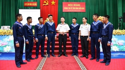 Vùng 5 Hải quân thông tin về biển, đảo cho chiến sĩ mới nhập ngũ năm 2025