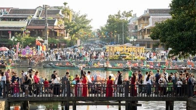 ទីក្រុង Hoi An បញ្ឈប់ចរាចរណ៍លើស្ពានឈើក្នុងតំបន់ស្ពាន Japanese Covered Bridge