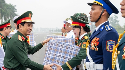 General Phan Van Giang: 'Enter by train, but when leaving, we must let our comrades go by plane'