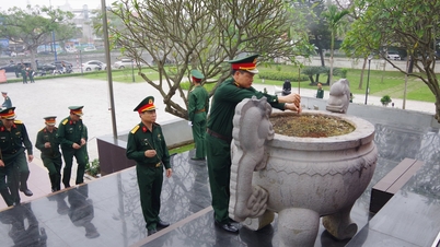 គណៈកម្មាធិការបក្ស និងបញ្ជាការដ្ឋានយោធាខេត្ត Hai Duong បានផ្ញើសារជូនពរក្នុងឱកាសនៃថ្ងៃប្រពៃណី។