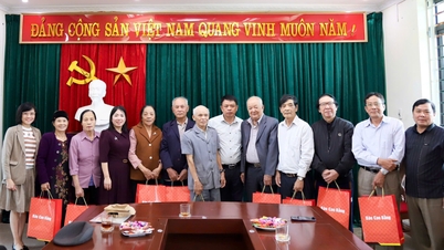 Gặp mặt cán bộ hưu trí nhân kỷ niệm 61 năm Ngày Báo Cao Bằng ra số đầu (1/4/1964 - 1/4/2025) - Báo Cao Bằng điện tử