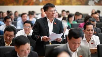교사 급여는 가장 높은 순위를 차지하며, 고품질 인적 자원 개발과 함께 이루어져야 합니다.