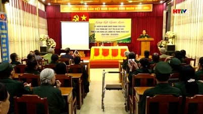 7つの町の12mm機関銃民兵小隊がヌイナイでの勝利60周年を祝うために集まった