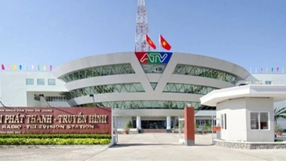 An Giang Radio and Television Station staff call for help because of 22 months of unpaid wages