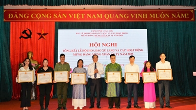 Summary of Lang Son Peach Blossom Festival and activities celebrating the Party and the Year of the Snake 2025: Rewarding 21 collectives and individuals - Lang Son Newspaper