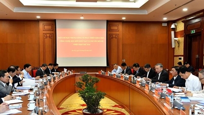 Khẩn trương xây dựng, ban hành Kế hoạch hành động thực hiện Nghị quyết số 57-NQ/TW tại địa phương
