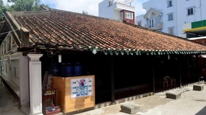 Dismantling construction violations in Vuong Hong Sen relic