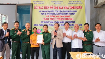 Donated 60 million VND to build a charity house in Hung Nguyen