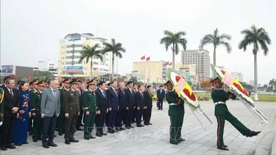 Tổng Bí thư Tô Lâm dâng hương tưởng niệm các Anh hùng liệt sĩ tại Đài tưởng niệm thành phố Đà Nẵng
