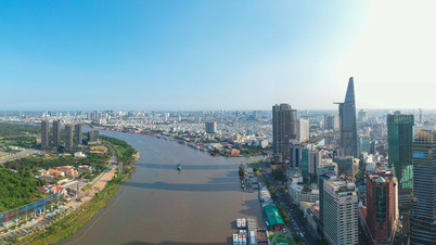 Construction of the 1,000 billion VND pedestrian bridge project across the Saigon River began