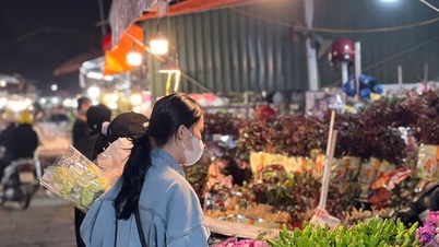 Mùng 1 tháng 3 em ra chợ hoa Quảng Bá, chợ bán buôn lớn nhất Hà Nội, thấy dân có động thái lạ?
