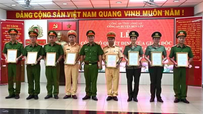 Bến Lức: Công bố Quyết định của Giám đốc Công an tỉnh về công tác cán bộ