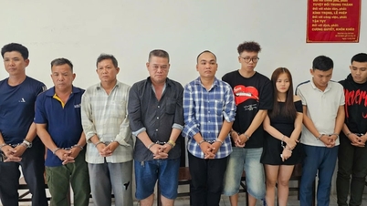 Экстренный арест 9 человек за перенос гробов на параде на рынке Бен Тхань