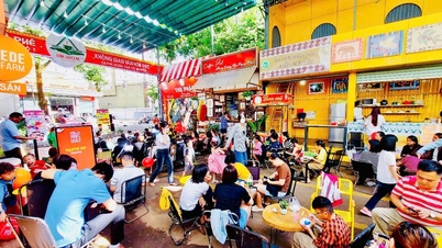 កន្លែងបម្រើកាហ្វេឥតគិតថ្លៃជាច្រើននៅពិធីបុណ្យកាហ្វេ Buon Ma Thuot