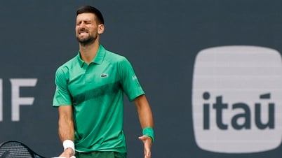 Thua đối thủ 19 tuổi ở chung kết Miami Open, Djokovic lỡ cơ hội đoạt danh hiệu ATP thứ 100