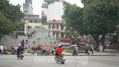 Close-up of a series of agencies around Hoan Kiem Lake expected to be relocated to create open space