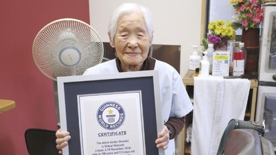 108歳の女性が美容師として今も懸命に働く