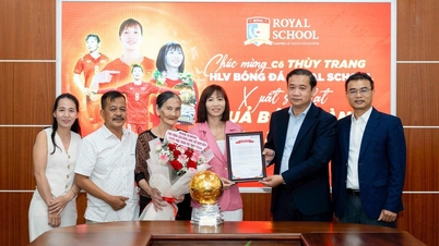 សិស្ស​រំភើប​ចិត្ត​ចូល​ទស្សនា​បាល់​មាស​របស់ 'គ្រូ' Thuy Trang